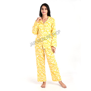Conjunto de pijamas de satén con estampado floral personalizado para mujer Tela tejida de algodón 100% serigrafiada para todas las estaciones-ODM disponible - Product Image 1