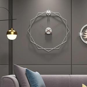 Horloge murale en métal hexagonal argenté pour la décoration de la maison et les cadeaux de mariage, horloge décorative de luxe pour le salon et la chambre à coucher - Product Image 5