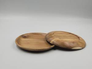 Assiettes de service en bois d'acacia minimalistes et écologiques personnalisées Huhipro Vietnam, D18H2.3 cm, motifs personnalisés OEM/ODM - Product Image 4