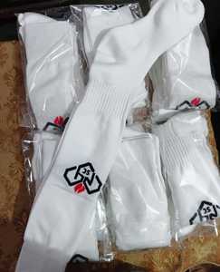 Chaussettes blanches pour hommes, en coton tricoté jacquard avec logo géométrique, respirantes, pour usage quotidien, épaisseur standard, saison printemps - Product Image 4