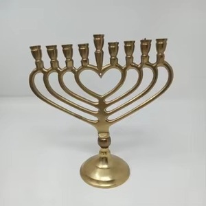 Centro de mesa de latón Candelabro de 9 brazos Soporte de vela para uso en bodas e iglesias Disponible en tamaños personalizados para una decoración elegante - Product Image 4