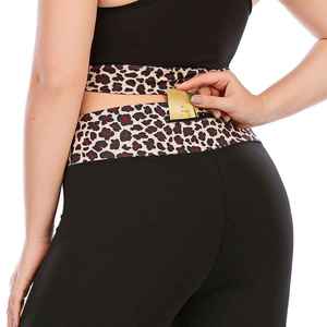 Ensemble de yoga personnalisé pour femmes, adapté au yoga, au pilates et à l'entraînement physique, avec un confort respirant - Product Image 5