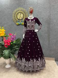 Lancement d'une nouvelle robe de soirée de créateur, Look lourd, mille velours avec broderies lourdes, séquence de travail avec dupata - Product Image 2