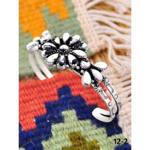 กำไลข้อมือแฟชั่นทำมือจากหนังควายสีขาวและเงินสเตอร์ลิงจากทางตะวันตกเฉียงใต้ - Product Image 2