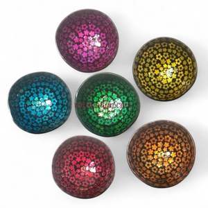 Bol en noix de coco fait à la main avec incrustation de nacre pour la présentation des aliments, la décoration de table et l'espace de vie naturel du Vietnam - Product Image 1