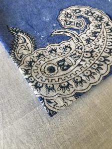 ผ้าฝ้ายพิมพ์ลายด้วยมือ ลายคลาสสิก ลายเพสลีย์ ลายบูตะ |   ผ้าสิ่งทอพื้นเมืองอินเดียสีน้ำเงินคราม - Product Image 2