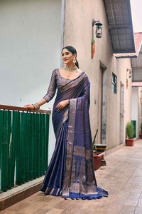 Sari de Mujer Estilo Indio del Sur, Último Modelo en Seda Kanjivaram Modal y Viscosa con Pieza de Blusa para Coser - Product Image 5