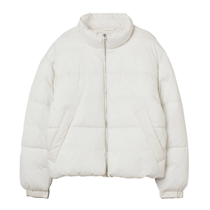 Explora las Chaquetas Acolchadas Ligeras que Ofrecen Máxima Calidez y un Tamaño Mínimo para tus Aventuras Invernales - Product Image 6