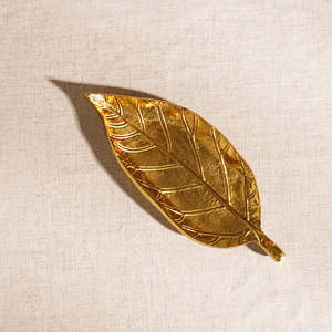 Plateau Décoratif Feuilles Longues en Métal Doré-Petit - Product Image 3