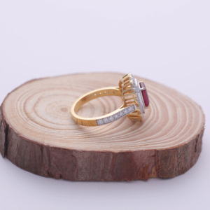 Bague en argent sterling 925 massif avec pierre précieuse rouge taille émeraude de 1,62 carat et double halo de diamants ronds - Product Image 3