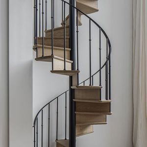 Kits d'escaliers préfabriqués avec design antidérapant, comprenant une dimension de quille durable et une garde-corps latérale pour un <span class=keywords><strong>escalier</strong></span> <span class=keywords><strong>en</strong></span> colimaçon - Product Image 1