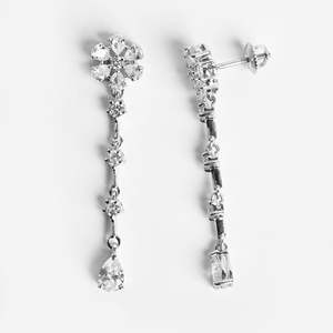 Pendientes de Plata de Ley 925 con Diseño de Flor Anaya, Chapados en Oro con Detalles de Perlas y Diamantes, Ideales para Bodas y Fiestas - Product Image 5