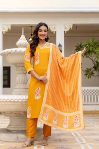 Ensemble Kurti en coton élégant en gros avec pantalon confortable et dupatta fluide, exclusif pour les commandes en gros et les détaillants - Product Image 2