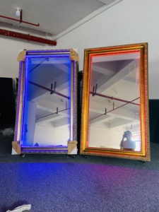 Cabina de Fotos con Espejo y Cámara Táctil de 10 Puntos para Selfies, Entretenimiento en Bodas y Fiestas - Product Image 1