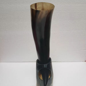 Corne à boire viking naturelle avec support en corne, artisanale, écologique, moderne, fabriquée à la main en Inde - Product Image 1
