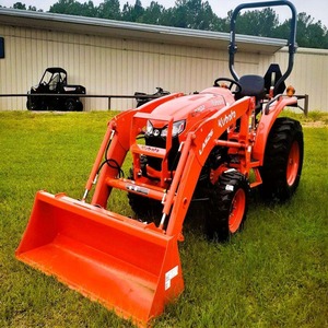 Chargeur frontal de mini tracteur agricole Kubota 4x4 d'occasion - Product Image 4