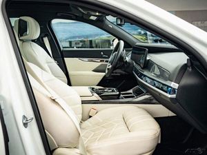รถยนต์ BMW ซีรีส์ 7 รุ่น 740i XDrive ปี 2024 สภาพดีเยี่ยม ใช้งานน้อย พร้อมจัดส่งทั่วโลก - Product Image 5