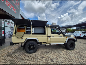 Voiture d'occasion de qualité et abordable, Toyota Land Cruiser 79 4.5 4D LX V Single-Cab conduite à droite, modèle 2016 - Product Image 6