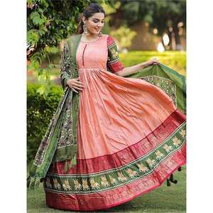 Atractivo Vestido de Fiesta de Seda Dola con Estampado de Lámina Color Durazno y Dupatta, Ropa para Actuaciones - Product Image 1