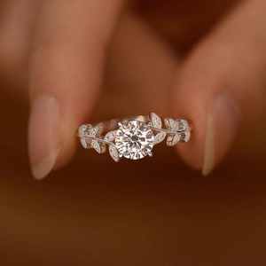 Meilleure qualité 14K or blanc VVS Moissanite diamant fiançailles mariage bague de mariée classique taille brillant pour les fêtes - Product Image 4
