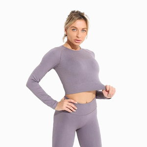 Leggings de yoga pour femmes OEM et ODM Ensemble de 2 pièces Logo personnalisé sur le devant Taille élastique Respirant Séchage rapide Spandex/Polyester Longueur genou - Product Image 3