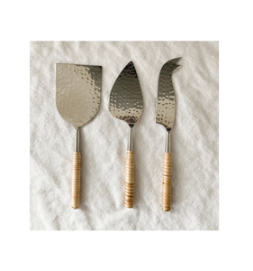 Service à fromage en laiton avec poignée en rotin et parfait pour les ustensiles de cuisine élégants et les mariages de restaurant - Product Image 3