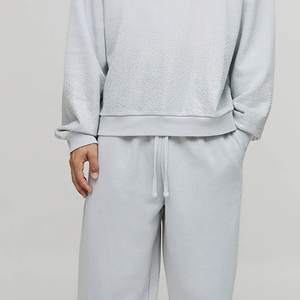 Diseño de logotipo personalizable con logotipo transpirable y cómodo, estilo moderno para compradores al por mayor, precio económico con diseño de mangas largas - Product Image 3