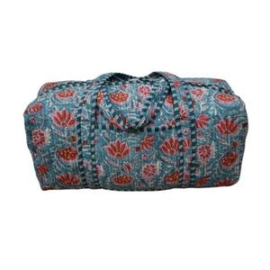 Bolsa de Viaje de Lona Acolchada Estilo Boho, Estampado Floral Indio Hecho a Mano, Bolsa de Fin de Semana de Lujo Ligera con Asa para el Hombro - Product Image 5