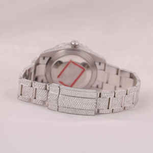Montre-bracelet tendance en acier inoxydable de haute qualité entièrement sertie de diamants verts romains et gris avec cadran en moissanite VVS et affichage analogique en verre - Product Image 3