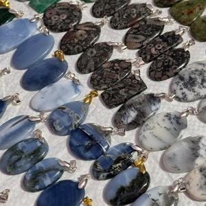 Colgante de piedras preciosas múltiples y mixtas Colgante de lote de cabujón plateado de plata esterlina Collar con colgante de gancho de plata Joyería unisex. - Product Image 5