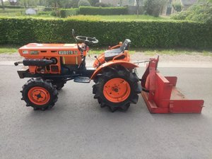Tractor Utilitario Compacto Kubota B7001 Nuevo y Usado para Jardinería, Agricultura y Gestión de Propiedades - Product Image 4