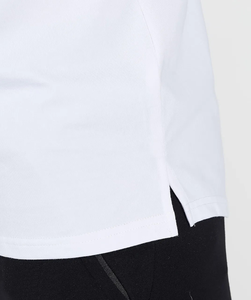 Camiseta 2025 con hombros caídos para hombre, dobladillo curvo, poliéster/algodón tejido, ropa de calle de colores personalizada, logotipo en relieve OEM básico - Product Image 3