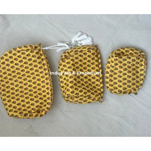 Bolsa de gasa de viaje para cosméticos acolchada reutilizable de algodón con estampado Floral indio de la mejor calidad, neceser al por mayor - Product Image 1