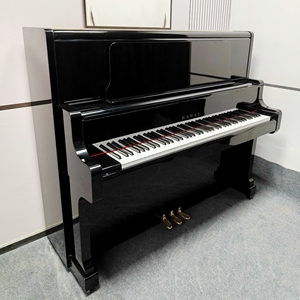 Piano vertical Kawai US50 en stock, envío rápido. Piano vertical resistente para uso a largo plazo, para escenario y estudio, de segunda mano. - Product Image 1