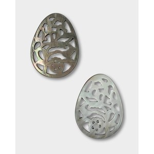 Adorno de Joyería con Filigrana de Pera y Madreperla Negra - Product Image 1