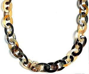 Collier en corne noire de style moderne fait à la main en forme de trapèze en corne de buffle coffret cadeau personnel - Product Image 3