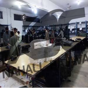 ชุดกีฬาผู้ชายแบบกำหนดเอง เสื้อฮู้ดสีดำ กางเกงขายาว ไซส์ใหญ่ ชุดลำลองสำหรับออกกำลังกาย ชุดวอร์มฤดูหนาว ระบายอากาศได้ดี แห้งเร็ว พิมพ์โลโก้คุณภาพสูง - Product Image 5