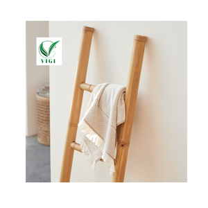 Escalera inclinada de bambú hecha a mano de Venta caliente-Organizador de toallas ecológico - Product Image 1