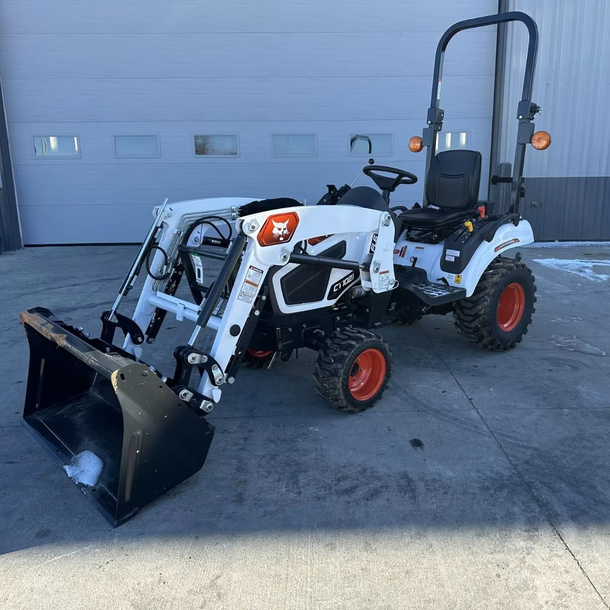 Tractor Bobcat Durable, Efficient, and Versatile