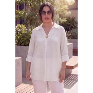 Blusa Modal Talla Grande con Accesorio de Cuello Color Crudo - Product Image 1