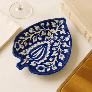 Dernier plateau à feuilles en aluminium fait à la main Plateau de service artistique pour table à manger à la mode Présentoir culinaire Plateaux de décoration de luxe - Product Image 1