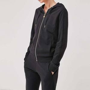 Conjunto Deportivo Informal Personalizado Negro para Mujer, Ropa Deportiva, 100% Algodón, Tejido Transpirable Ecológico, Sudadera con Capucha y Cremallera - Product Image 3