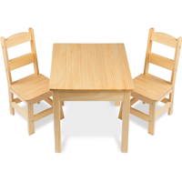 Ensemble table et chaises modernes et durables en bois pour enfants pour une récréation et un apprentissage créatifs dans un hôtel ou un appartement à la maison