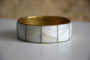 Brazalete de Latón con Madreperla Hecho a Mano, Elegante Brazalete con Incrustaciones, Joyería Étnica de Moda para Mujer, Colección ZAMZAM No Tóxica - Product Image 6