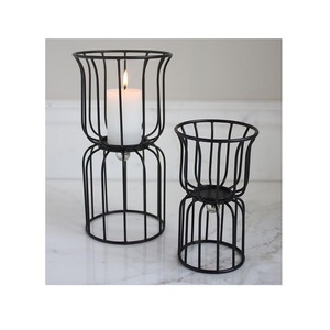 Ensemble de deux porte-bougie de tailles différentes en fer noir pour la décoration de la maison, des hôtels et des mariages - Product Image 5