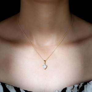 สร้อยคอจี้เพชรโมอิสรูปหัวใจสำหรับผู้หญิง-8มม., ทองคำขาว18K - Product Image 2