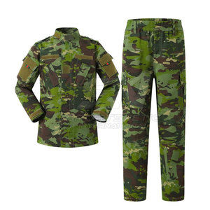 Combinaisons tactiques respirantes avec panneaux de ventilation, capuche réglable et coutures renforcées pour un confort maximal - Product Image 1