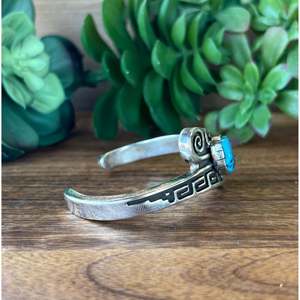 Merle House Kingman Turquoise & Sterling <b>Silver</b> <b>Cuff</b> <b>Bracelet</b> Fashionable Kingman Turquoise & Sterling <b>Silver</b> for Women - Product Image 3