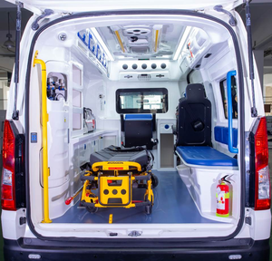 Toyota - Camioneta Médica con Volante a la Derecha para Respuesta a Emergencias con Capacidad de Transporte de Pacientes - Product Image 5