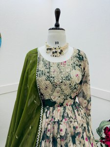 Nuevo Vestido de Diseñador TENNYC con Conjunto de Dupatta - Sin Arrugas, de Secado Rápido y Reversible para Fiestas y Bodas - Product Image 6